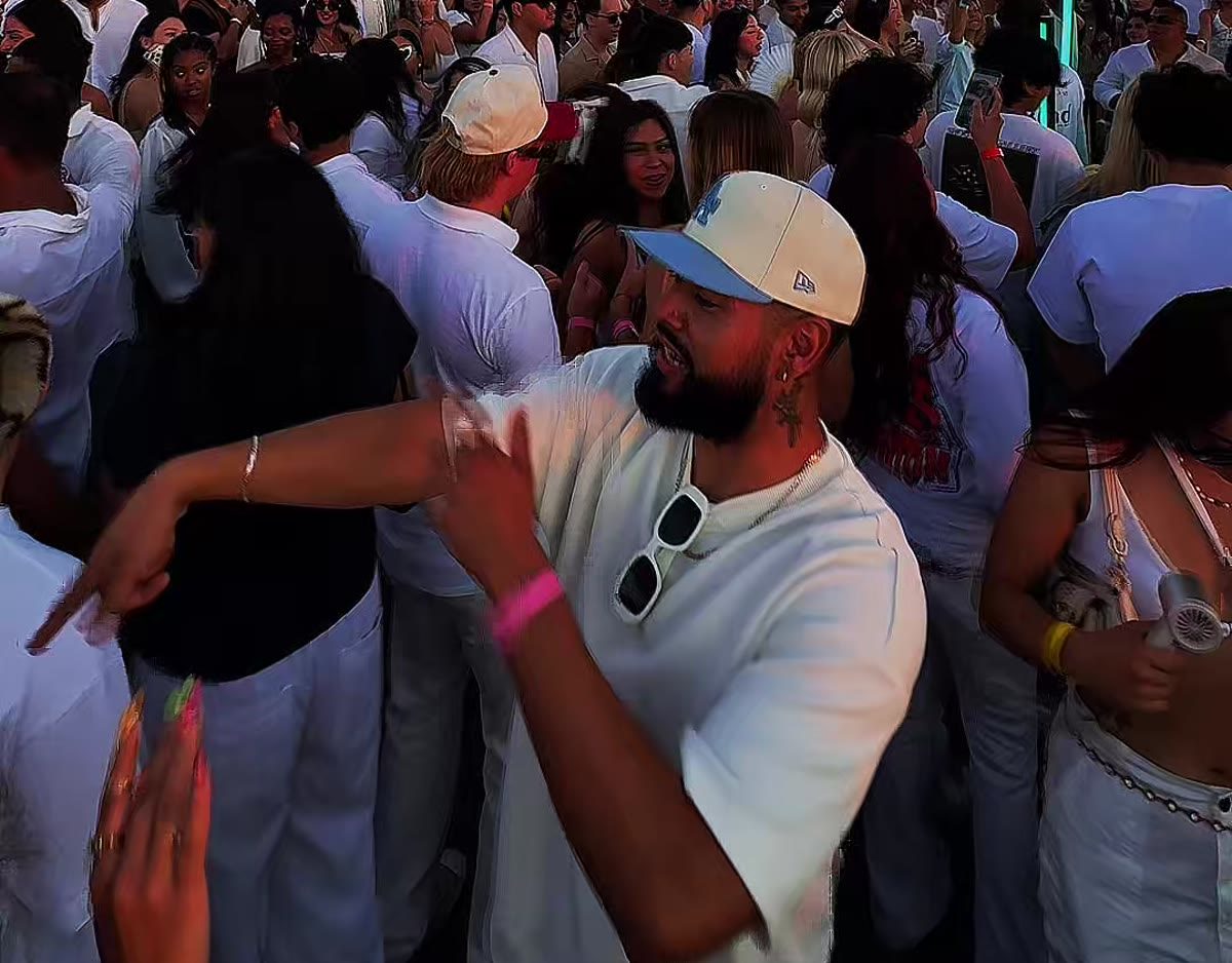 arms out, all white